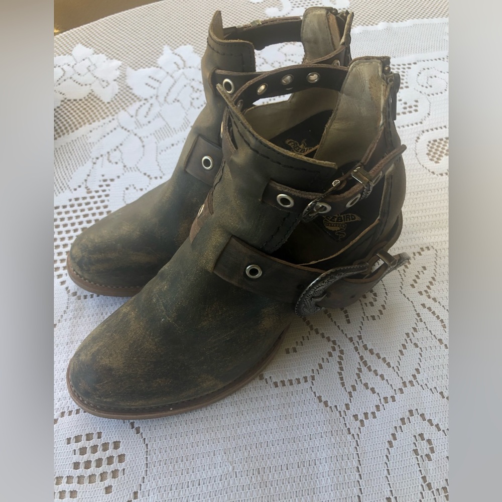 FREEBIRD l Carsen Distressed Brown/Black  Leather Ankle Bootie Sz 9 Boho Buckle - Picture 12 of 14